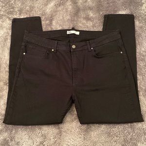 Zara Men’s Black Skinny Jeans